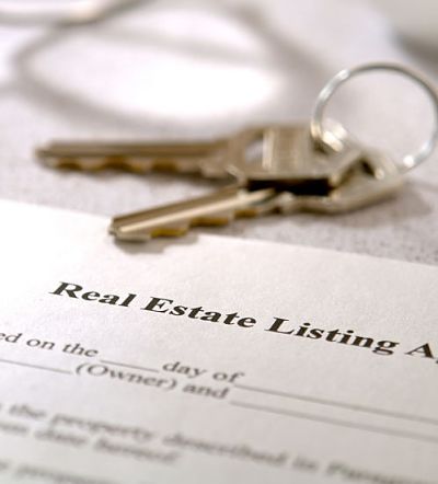Listing Agreement for Silicon Valley CA homes | Silicon Valley Real Estate Agent Listing agreement with pair of keys on papers